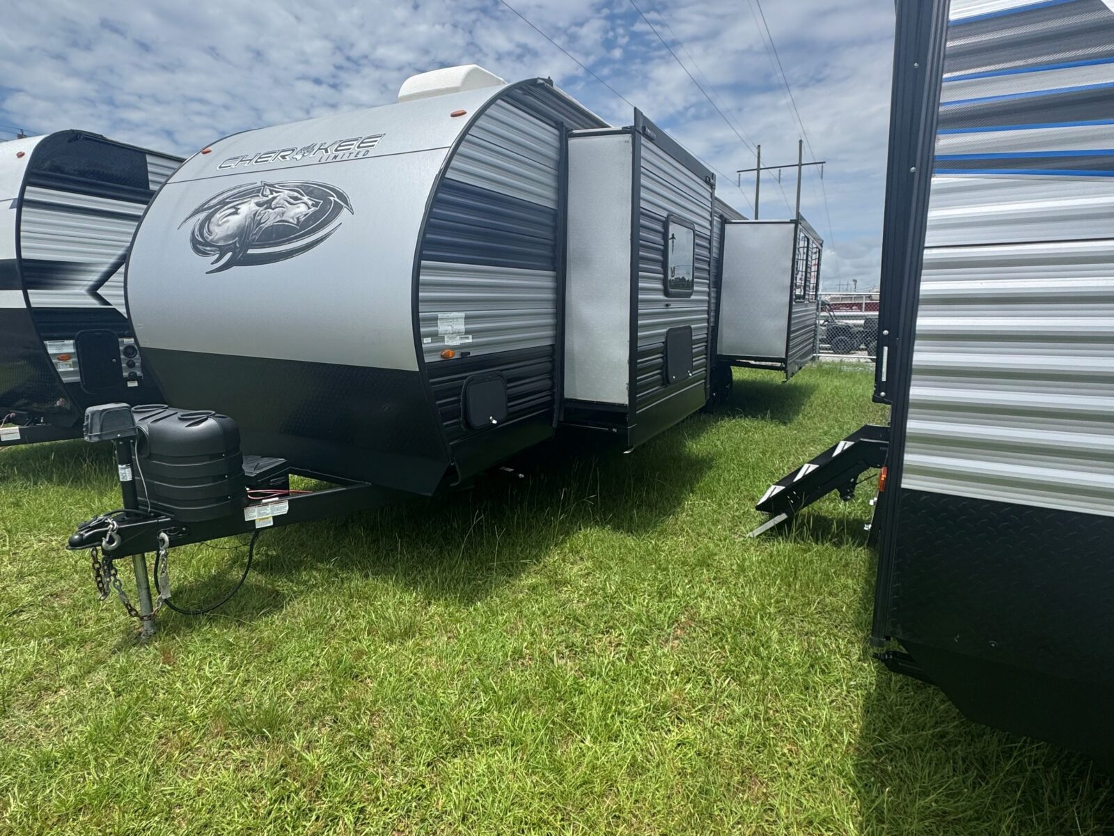2022 CHEROKEE 304RK REAR KITCHEN