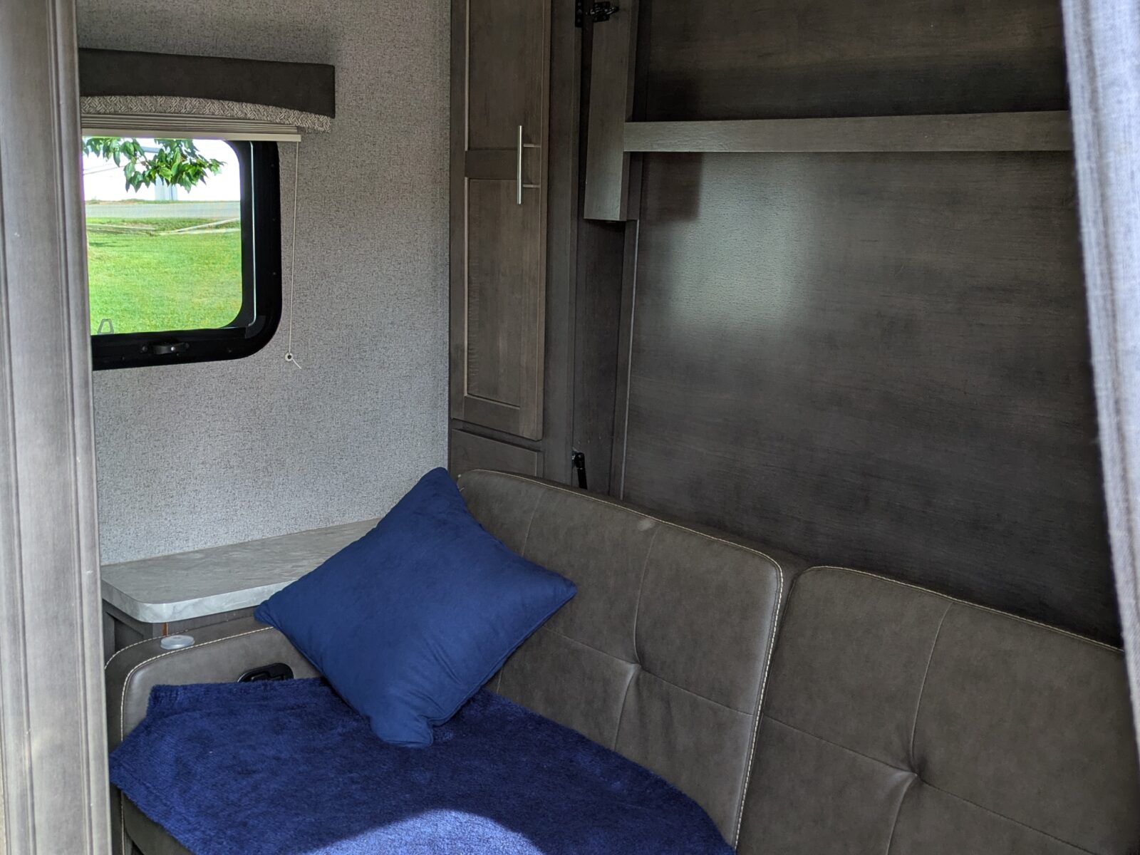 2019 ROCKWOOD 2104S REAR BATH