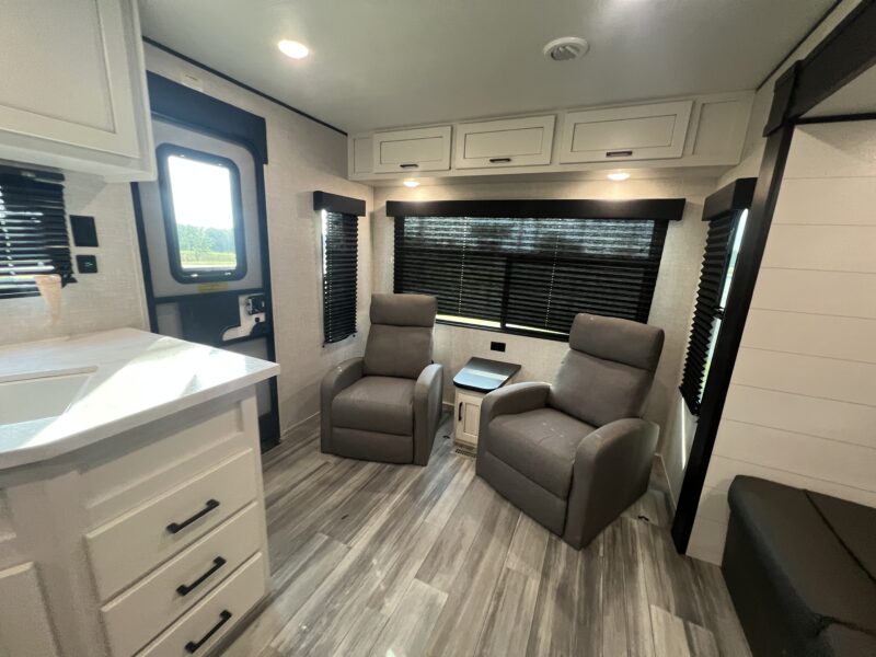 2024 JAY FLIGHT 262RLS REAR LIVING